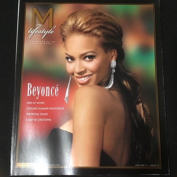 Beyoncé on Cover of M Lifestyle Magazine VOL 3 * ISSUE 3 2005 - Picture 2 of 5